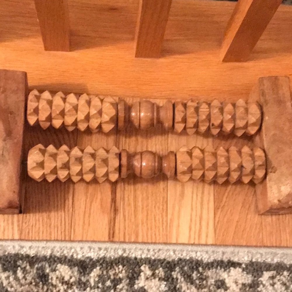RARE!  Wood therapy massage roller